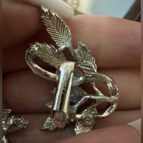 Coro Clip Earring Silvertone Nifty Fifties Leaves - Picture 2 of 3